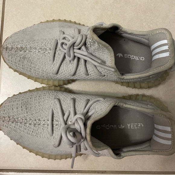 Men’s Yeezy 350 - Picture 4 of 5